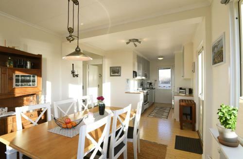 Cozy Accommodation On Beautiful Donso