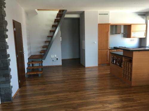 Spacious Apartment In Town Centre