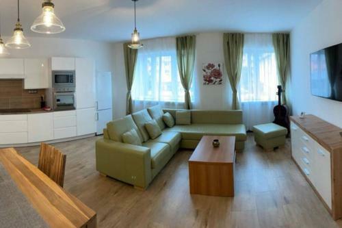 Newly Renovated 2 Rooms Apartment Downtown Nitra