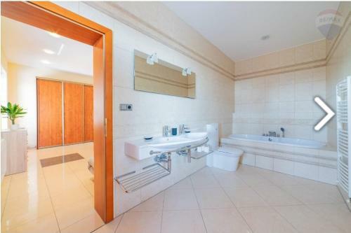 Villa Raca Retreat