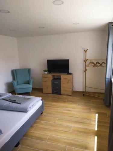 Garden & Pool Apartment