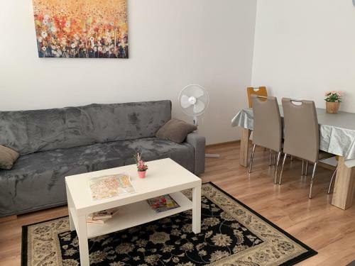 Apartment T8