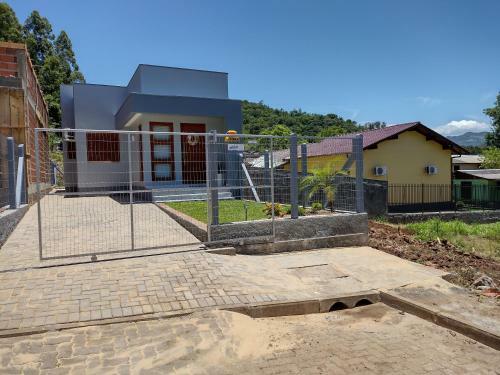 Grey House, Pr�ximo A Gramado E Ao Templo Budista