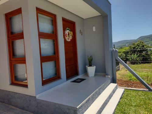 Grey House, Pr�ximo A Gramado E Ao Templo Budista