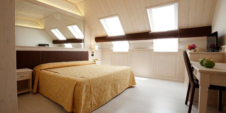 Hotel Croce Bianca