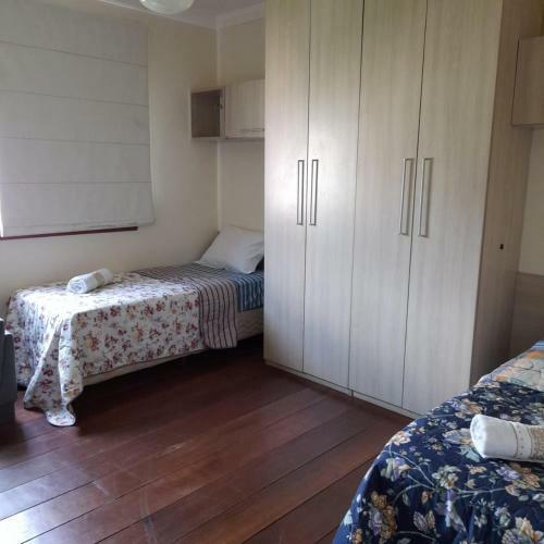 Casa Com Bangal�s Agrad�vel E Tranquilo