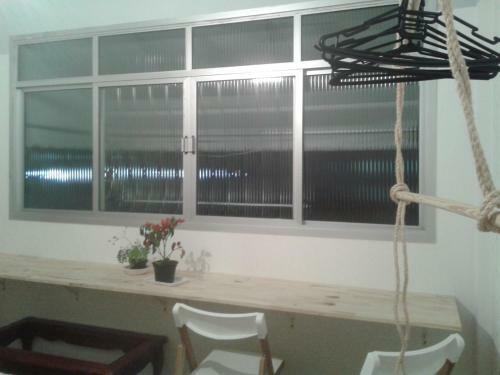 Quarto Com Frigobar Tr�s Quadras Mar Aceita Pets