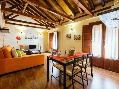Apartamento �tico Abuhardillado Cerca de La Catedral