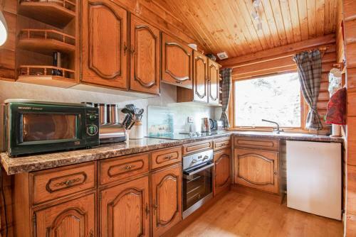 Lochside Log Cabin