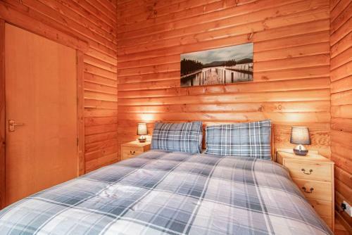 Lochside Log Cabin