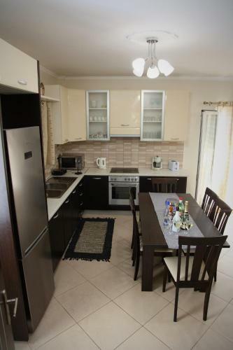 Mandi's Apartments