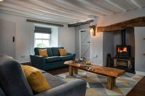 Farmhouse & Cottage