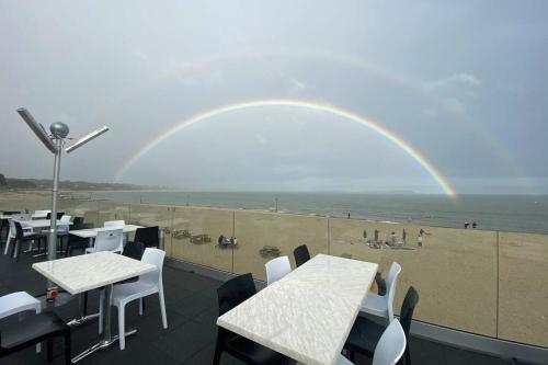 Enjoy 'lazy Days' At A House Near The Beach.