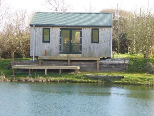 Lodge Lynstone Lakes