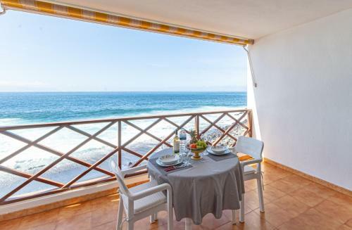 Oceanfront Neptuno Apartment