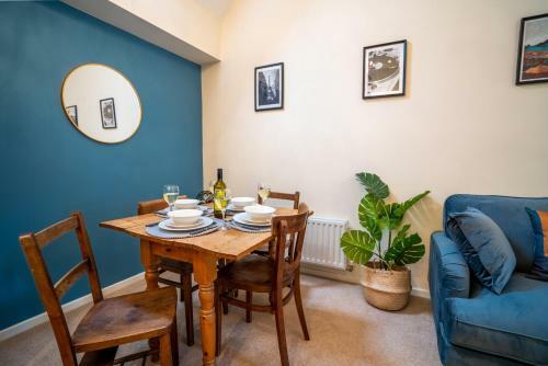 Modern Duplex Apartment With Allocated Parking & Wifi
