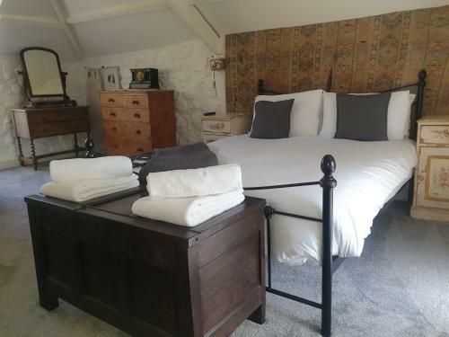 Cozy Carbence Cottage