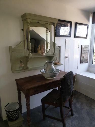 Cozy Carbence Cottage
