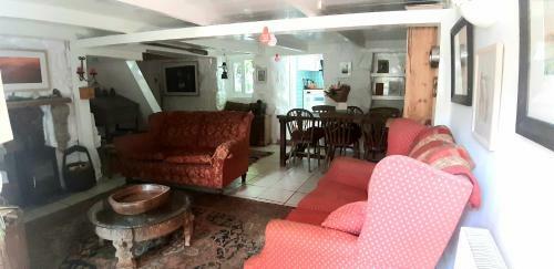 Cozy Carbence Cottage