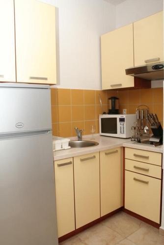 Apartments By The Sea Bilo, Primosten - 3090