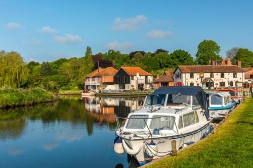 Stylish 2 Bed Apartment Next To The Norfolk Broads