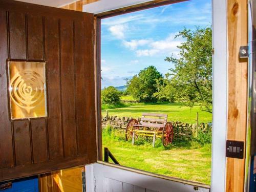 Skipton Shepherd's Hut - Dales View