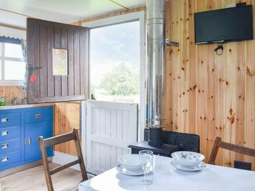 Skipton Shepherd's Hut - Dales View