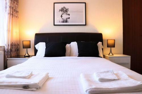 Spacious Home Free Bus To Heathrow Airport T5