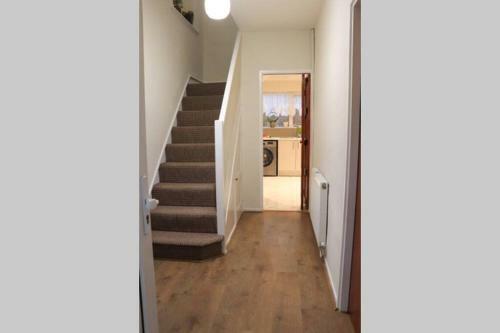 Spacious Home Free Bus To Heathrow Airport T5