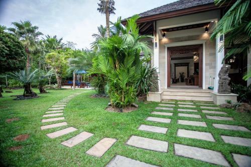 Baan Pinya Chic Three Bedroom Pool Villa