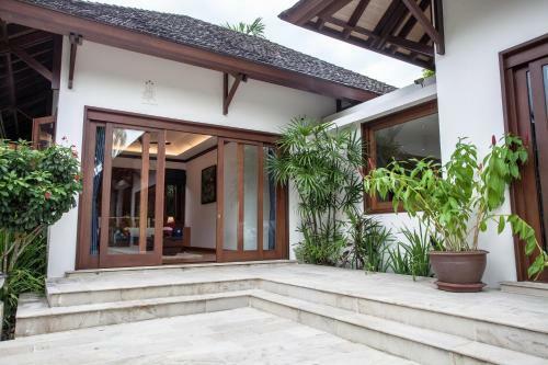 Baan Pinya Chic Three Bedroom Pool Villa