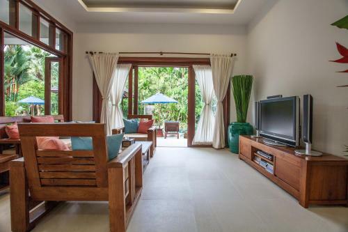 Baan Pinya Chic Three Bedroom Pool Villa