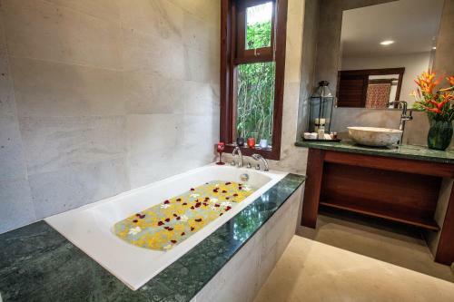 Baan Pinya Chic Three Bedroom Pool Villa
