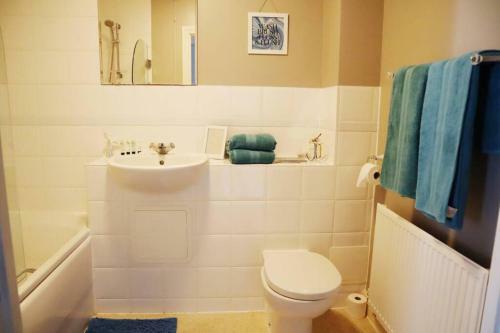 Quiet Space Next To Gatwick Airport And Town Centre