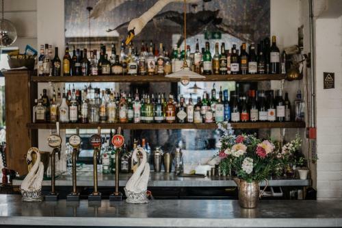 Hotel The Crooked Swan