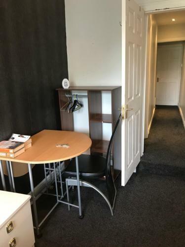 Private Double Room Near City Centre, Coventry