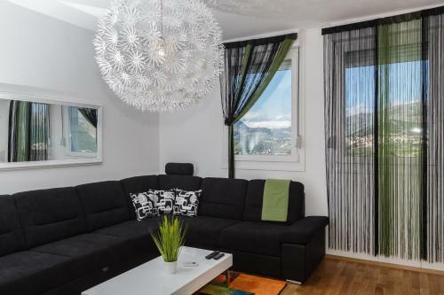 Sky Split Apartment