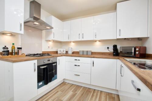Fantastic Brand New 3br House Wparking Sleeps8