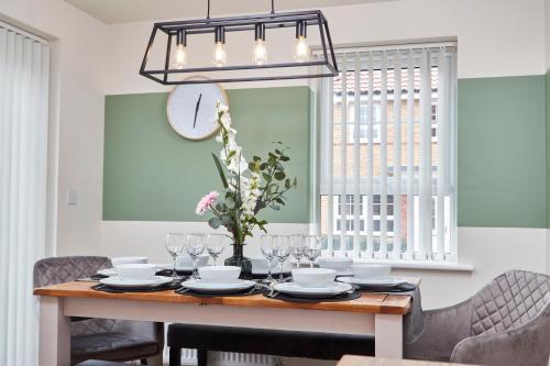 Fantastic Brand New 3br House Wparking Sleeps8
