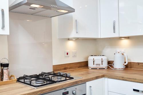 Fantastic Brand New 3br House Wparking Sleeps8