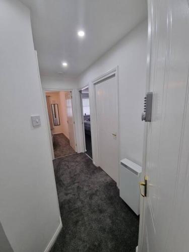Newly Refurbished 2 Bed, City Centre Apartment.