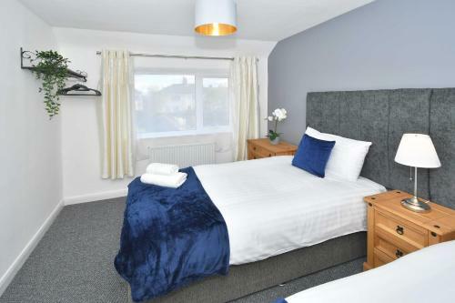 Orion House - Sleeps 6, Driveway, Garden