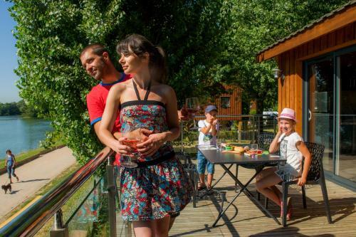 Kanop�e Village
