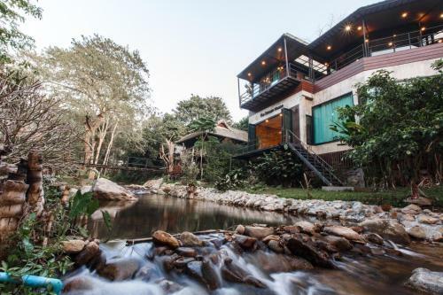 The Stream House