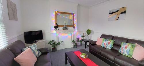 Very Spacious Two Bedroom Converted Apartment In East Croydon