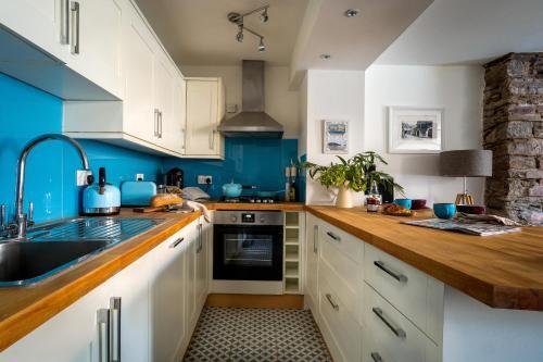 The End House - Cosy And Central (Dartmouth)