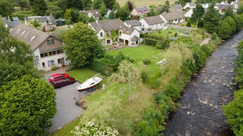 Loch Ness Balcony Apartment