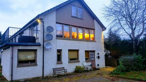 Loch Ness Balcony Apartment