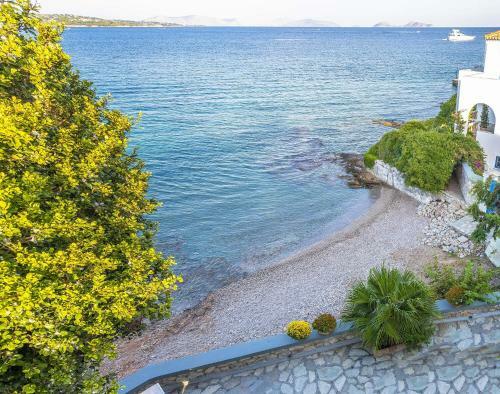 Beachfront Spetses Spectacular Fully Equipped Traditional Villa Familiesgroups