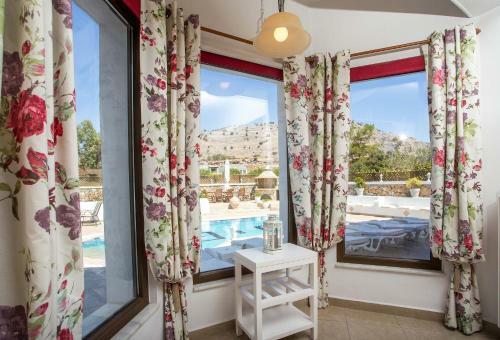 Thymoura Villa